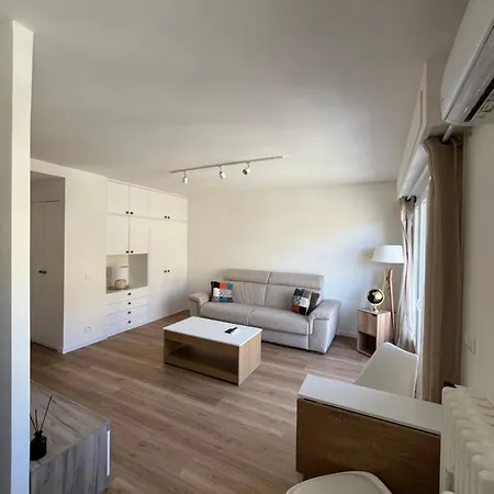 Studio Renove Au Coeur De Appartement